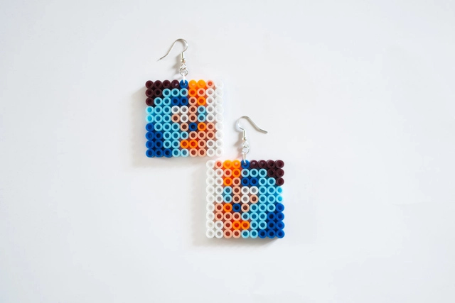 a picture of beaded earings resembling the cover of ringluð